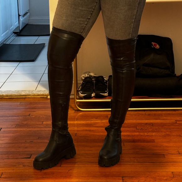 The SLIM FIT AZALEA WANG 4 way over the knee boot - Picture 3 of 7